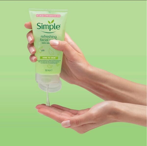 Sữa Rửa Mặt Simple Kind To Skin 150ml - Image 3