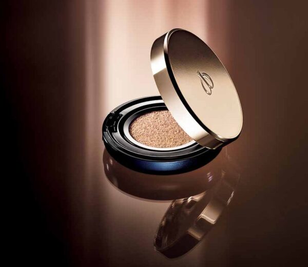 Cushion Cle De Peau Radiant Foundation - Image 4