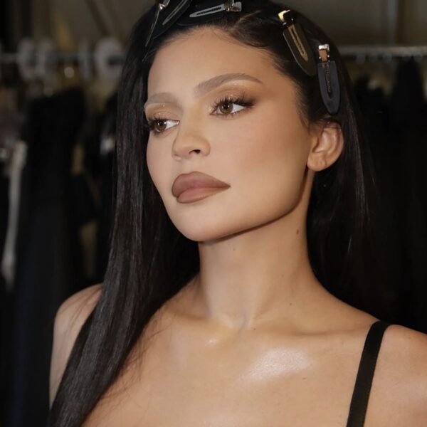 Phấn Má Hồng Kylie Pressed Blush Powder - Image 3