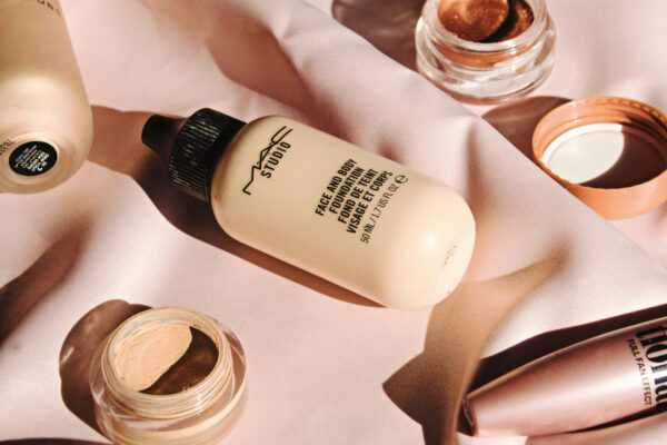 Nền MAC Face & Body 120ml - Image 2