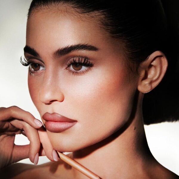 Chì Môi Kylie Jenner Precision Pout - Image 3