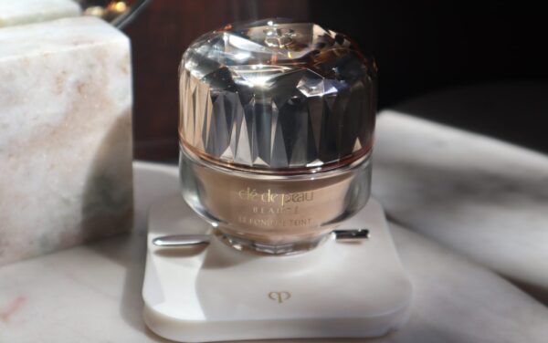 Kem Nền Cle De Peau Le Fond De Teint The Foundation 28ml - Image 3