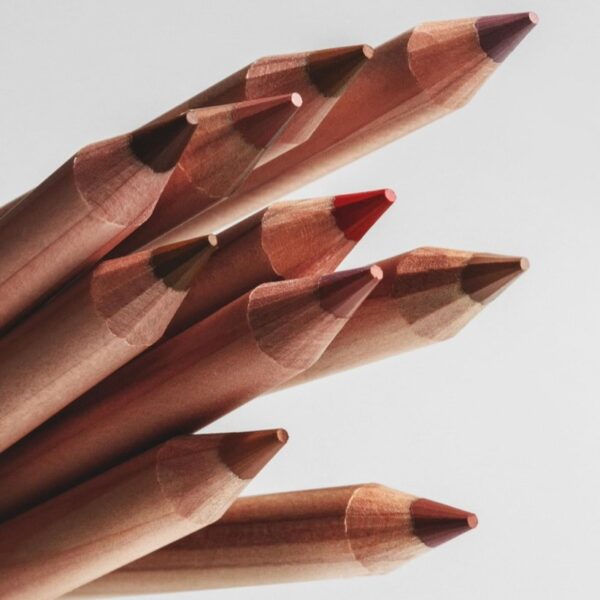 Chì Môi Kylie Jenner Precision Pout - Image 2