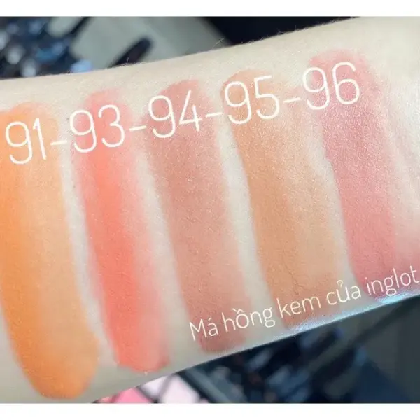 Má Hồng Thỏi Inglot Cream Stick Apple Seed Oil 6.2g - Image 3
